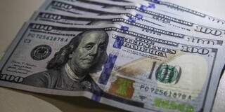 Dólar fecha abaixo de R$ 5 e acumula recuo de 23 centavos em uma semana Dólar fecha abaixo de R$ 5 e acumula recuo de 23 centavos em uma semana