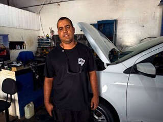 Quem s&atilde;o Fof&atilde;o e Neg&atilde;o, dupla que chama aten&ccedil;&atilde;o em fachada da Salgado Filho?