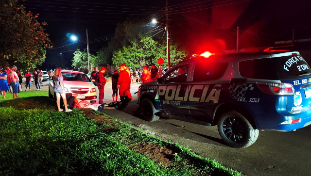 Homem &eacute; executado por dupla em moto enquanto comprava cerveja
