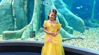 Sereia encanta crianças e ganha até visita de princesa no Bioparque Sereia encanta crianças e ganha até visita de princesa no Bioparque