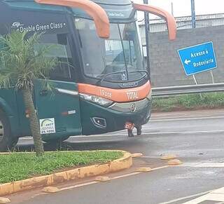Pane em &ocirc;nibus de viagem deixa passageiros aguardando por 5h em Bataguassu