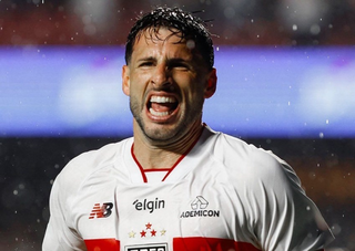 Calleri marca duas vezes em triunfo do São Paulo pelo Brasileirão Calleri marca duas vezes em triunfo do São Paulo pelo Brasileirão