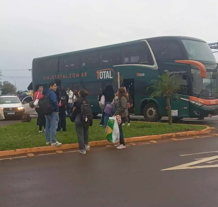 Pane em ônibus de viagem deixa passageiros aguardando por 5h em Bataguassu