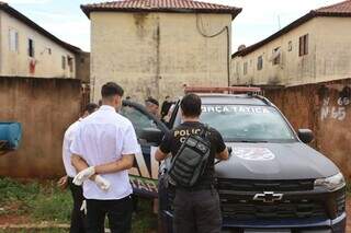 Mulher vai com PM recolher pertences na casa do ex, homem reage e morre baleado