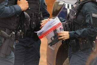Mulher vai com PM recolher pertences na casa do ex, homem reage e morre baleado