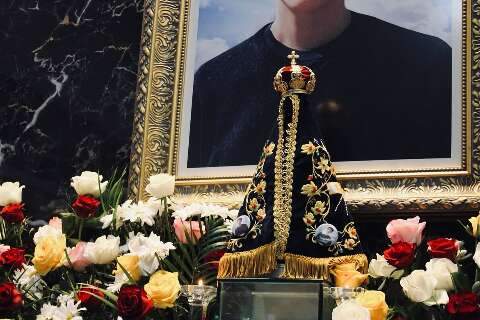 Missa prepara fi&eacute;is para dia de homenagens a "santo millennial"