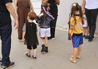 Que K-pop é esse?: show infantil e adiado e frusta famílias na porta de teatro Que K-pop é esse?: show infantil e adiado e frusta famílias na porta de teatro