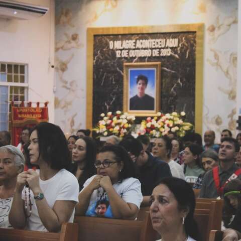 Missa prepara fi&eacute;is para dia de homenagens a "santo millennial"