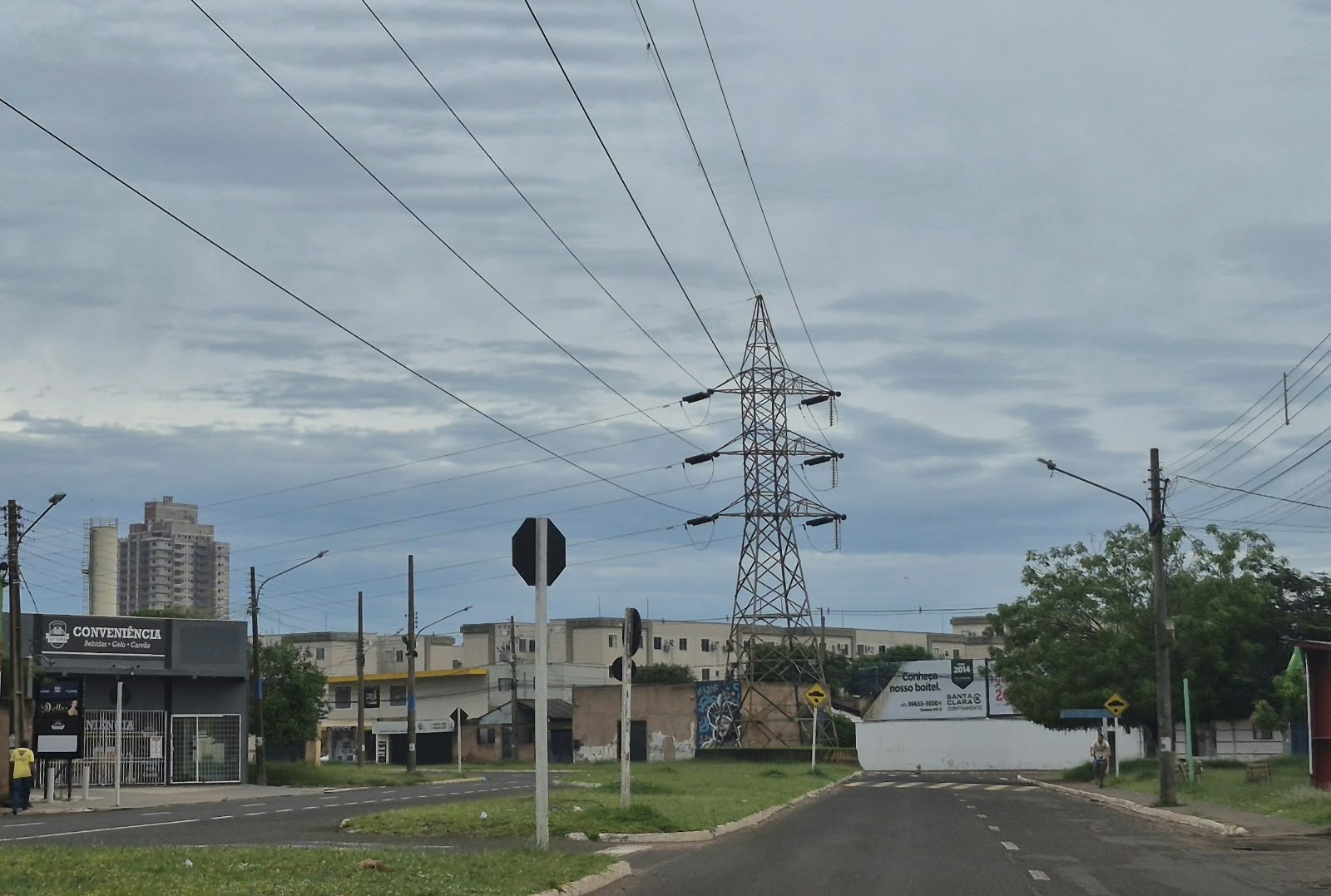 Frente fria mantém MS sob alerta de tempestade neste domingo