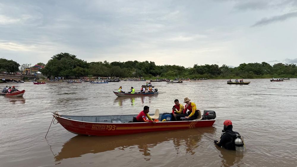 Mergulhadores reforçam buscas por homem no Rio Taquari