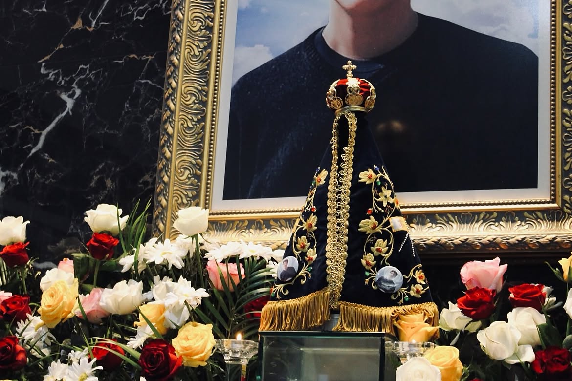 Missa prepara fiéis para dia de homenagens a "santo millennial"
