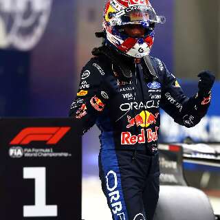 Max Verstappen domina em Marina Bay e conquista vit&oacute;ria in&eacute;dita em Singapura