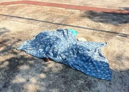 Mulher &eacute; encontrada morta na cal&ccedil;ada na regi&atilde;o da Antiga Rodovi&aacute;ria