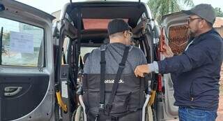 Eleitor com deficiência pode pedir transporte gratuito para votar no 2º turno Eleitor com deficiência pode pedir transporte gratuito para votar no 2º turno