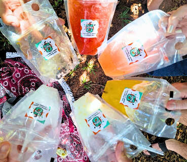 Lembra da tuba&iacute;na no saquinho? Agora at&eacute; caipirinha entrou na onda