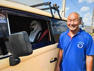 Kombi do terror circula com caveiras e assusta pelas ruas da cidade