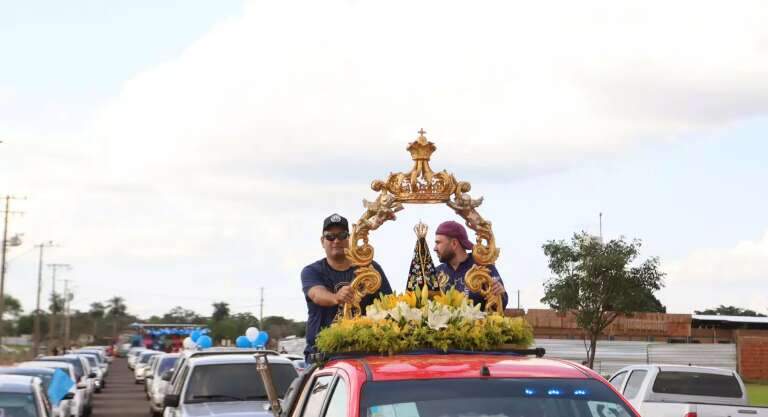 Com f&eacute; que atravessa gera&ccedil;&otilde;es e dist&acirc;ncias, fi&eacute;is celebram Dia da Padroeira