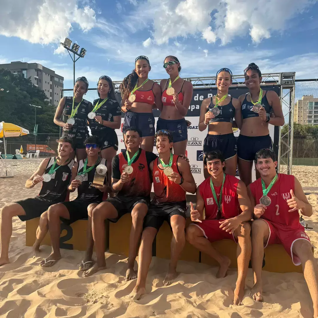 Atletas de MS sobem ao p&oacute;dio do Brasileiro Interclubes de V&ocirc;lei de Praia Sub-21
