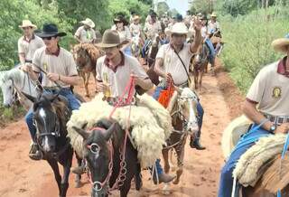 H&aacute; 11 anos, cavalgada &eacute; promessa de pe&atilde;o ap&oacute;s acidente grave