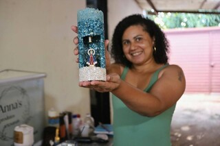 De Nossa Senhora aos orixás, Rosália transforma vela gruta em arte De Nossa Senhora aos orixás, Rosália transforma vela gruta em arte