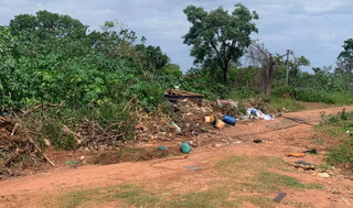 "Tá dominado": moradora reclama de rua que virou depósito de lixo "Tá dominado": moradora reclama de rua que virou depósito de lixo
