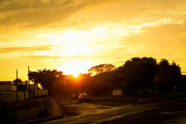 Calor de 39&deg;C antecede tempestades e ventos de at&eacute; 80 km/h em MS