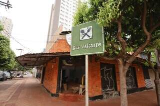 Bar da cerveja a R$ 4,50 morreu, mas placa na esquina mantém memória Bar da cerveja a R$ 4,50 morreu, mas placa na esquina mantém memória