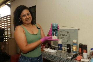 De Nossa Senhora aos orixás, Rosália transforma vela gruta em arte De Nossa Senhora aos orixás, Rosália transforma vela gruta em arte
