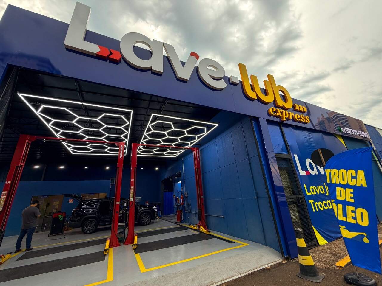 Lave-Lub inaugura sábado com lavagem e troca de óleo no shopping
