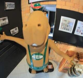 Bar da cerveja a R$ 4,50 morreu, mas placa na esquina mantém memória Bar da cerveja a R$ 4,50 morreu, mas placa na esquina mantém memória