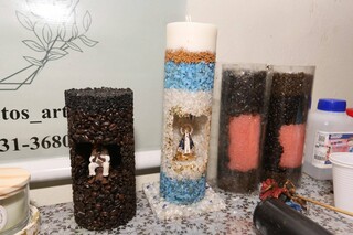 De Nossa Senhora aos orixás, Rosália transforma vela gruta em arte De Nossa Senhora aos orixás, Rosália transforma vela gruta em arte