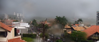 Chuva atinge bairros de Campo Grande e cidade segue em alerta de tempestade Chuva atinge bairros de Campo Grande e cidade segue em alerta de tempestade