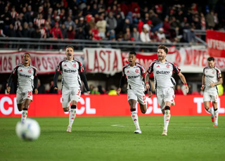 Flamengo encara Estudiantes na Argentina por vaga na final da Libertadores Flamengo encara Estudiantes na Argentina por vaga na final da Libertadores