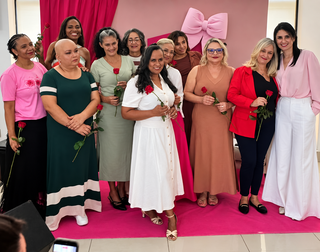 Um ano depois do c&acirc;ncer, Adriana troca o medo pela passarela