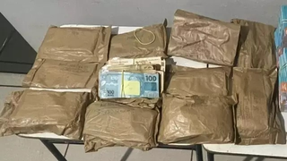 PRF flagra R$ 870 mil em mala de motorista que saiu de Ponta Porã PRF flagra R$ 870 mil em mala de motorista que saiu de Ponta Porã