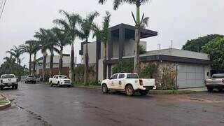 Pol&iacute;cia confisca im&oacute;veis de brasileiro, s&oacute;cio do filho de Lalo Gomes