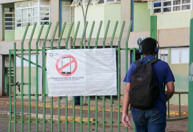 No Dia do Professor, voc&ecirc; incentivaria seu filho a seguir essa carreira?