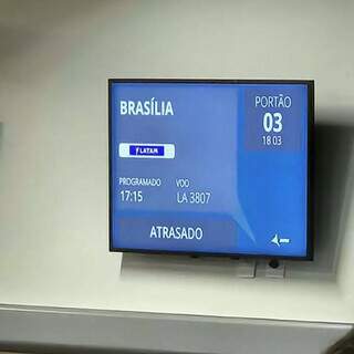 Chuva volta com força no início da noite e voo para Brasília atrasa Chuva volta com força no início da noite e voo para Brasília atrasa