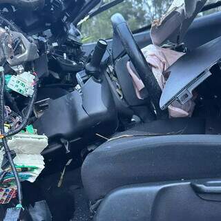 Perícia aponta que motorista invadiu pista e causou a própria morte na rodovia Perícia aponta que motorista invadiu pista e causou a própria morte na rodovia