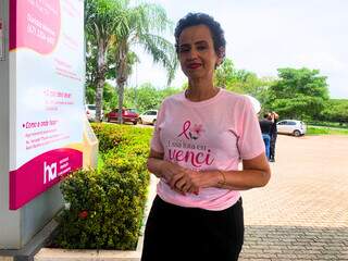 Um ano depois do c&acirc;ncer, Adriana troca o medo pela passarela