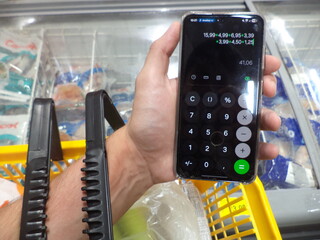 Com refeição a menos de R$ 10, preparar marmita traz ganho no bolso e na saúde Com refeição a menos de R$ 10, preparar marmita traz ganho no bolso e na saúde