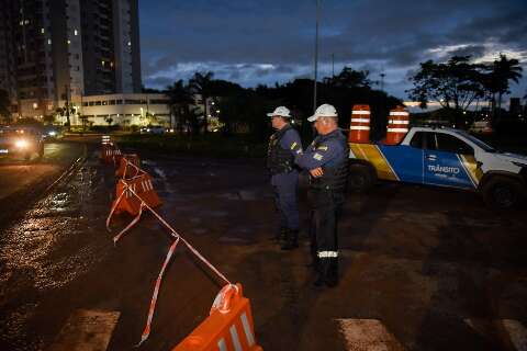 Alerta de tempestade mant&eacute;m equipes da Prefeitura mobilizadas em Campo Grande