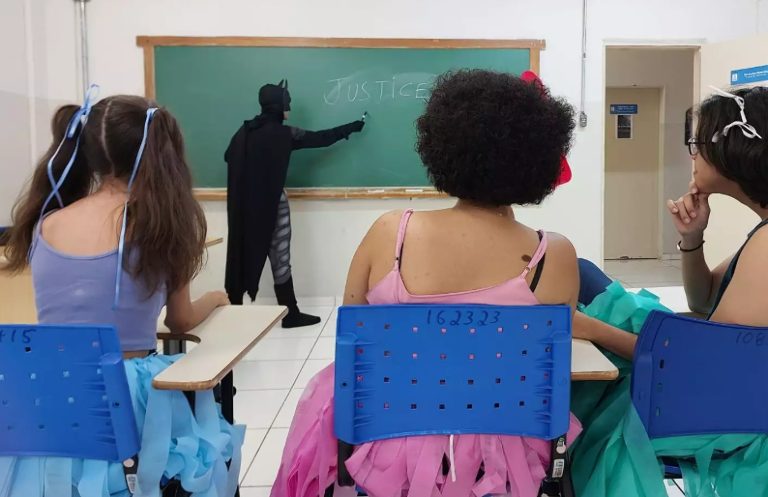 Após perder a mãe, João encontrou na escola acolhimento e profissão