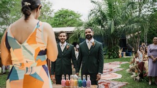 F&aacute;bio e Henrique se casam em cerim&ocirc;nia inspirada em viagens ao redor do mundo