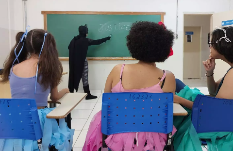 Ap&oacute;s perder a m&atilde;e, Jo&atilde;o encontrou na escola acolhimento e profiss&atilde;o