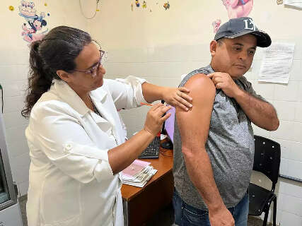 Quem come&ccedil;ou vacina&ccedil;&atilde;o contra dengue em Dourados poder&aacute; concluir em outra cidade
