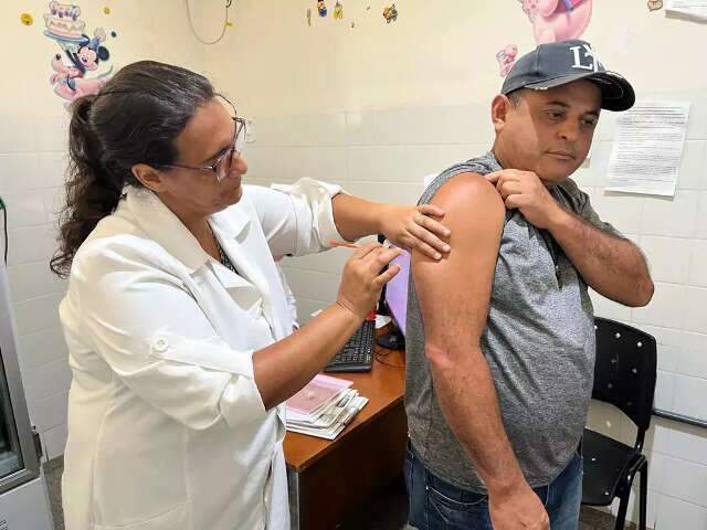 Quem come&ccedil;ou vacina&ccedil;&atilde;o contra dengue em Dourados poder&aacute; concluir em outra cidade