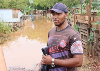 Chuva passa, mas água pode permanecer por até 30 dias em favela da Capital Chuva passa, mas água pode permanecer por até 30 dias em favela da Capital