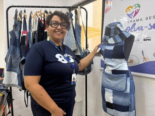Jeans velho, moda nova, mulheres transformam retalhos em estilo Jeans velho, moda nova, mulheres transformam retalhos em estilo