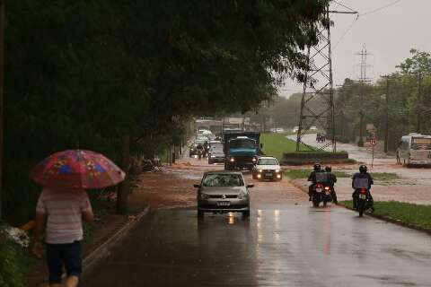 Outubro mal chegou &agrave; metade e volume de chuva j&aacute; supera m&eacute;dia mensal em MS